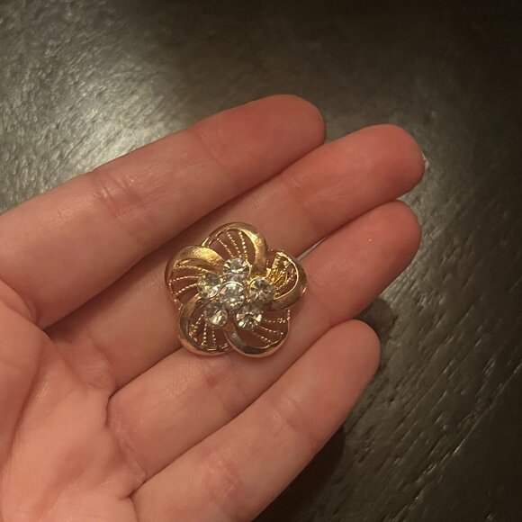 Vintage TINY Gold Tone Pinwheel Brooch with Rhinestones - Picture 4 of 5